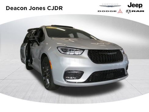 New 2026 Chrysler Pacifica Select w/ S Appearance Package image 1