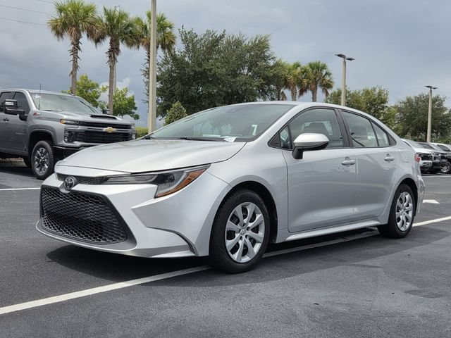 Used 2020 Toyota Corolla LE FWD image 2