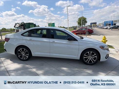 Used 2023 Volkswagen Jetta Sport FWD image 17