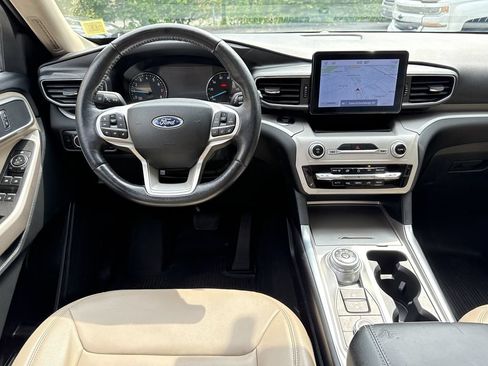 Used 2023 Ford Explorer XLT w/ Equipment Group 202A AWD/4WD image 14