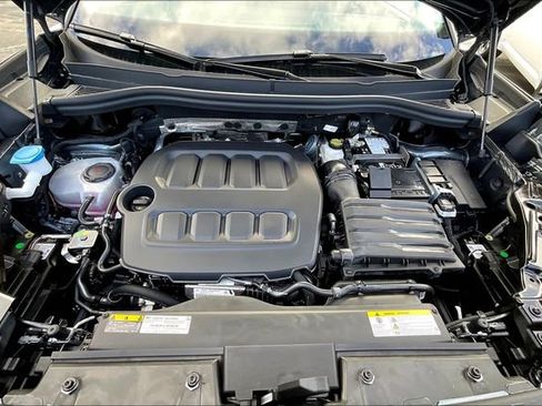 New 2025 Volkswagen Tiguan SE AWD/4WD image 13