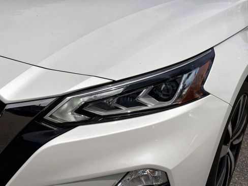 Certified 2022 Nissan Altima 2.5 SR AWD/4WD image 9