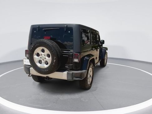 Used 2014 Jeep Wrangler Unlimited Sahara w/ Connectivity Group AWD/4WD image 8