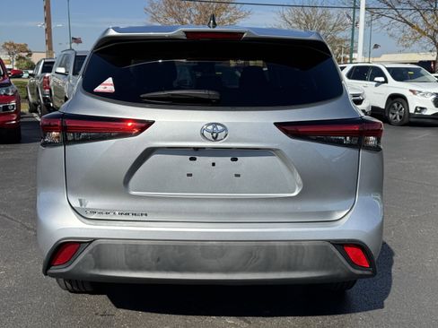 Used 2023 Toyota Highlander L image 19