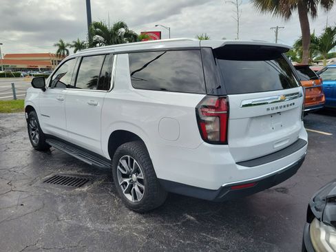 Used 2021 Chevrolet Suburban LT RWD image 6