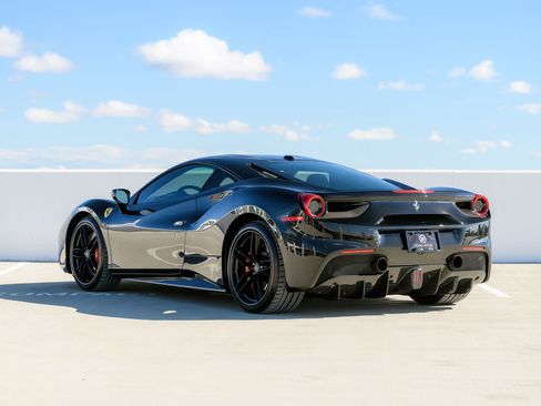 Used 2018 Ferrari 488 GTB image 30