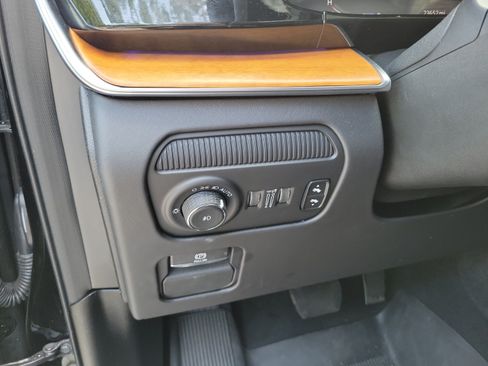 Certified 2024 Jeep Grand Wagoneer Series III AWD/4WD image 25