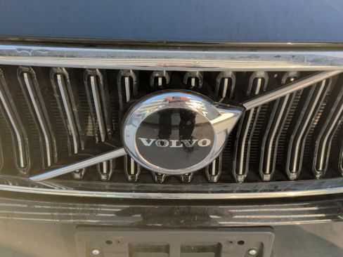 Used 2025 Volvo XC40 B5 Core image 12