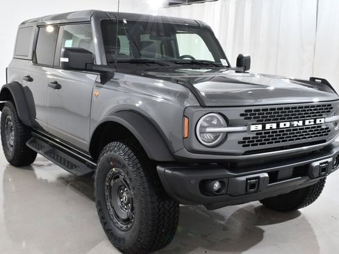 New 2025 Ford Bronco Badlands image 4