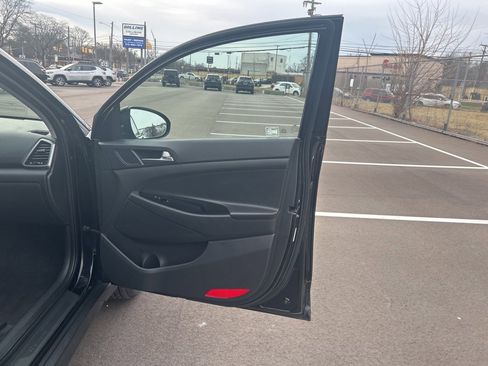 Used 2018 Hyundai Tucson SE w/ Cargo Package image 18