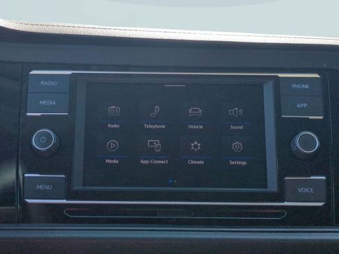 Used 2024 Volkswagen Jetta SE FWD image 18
