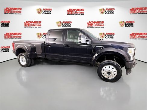 Used 2022 Ford F450 Platinum w/ FX4 Off-Road Package image 19