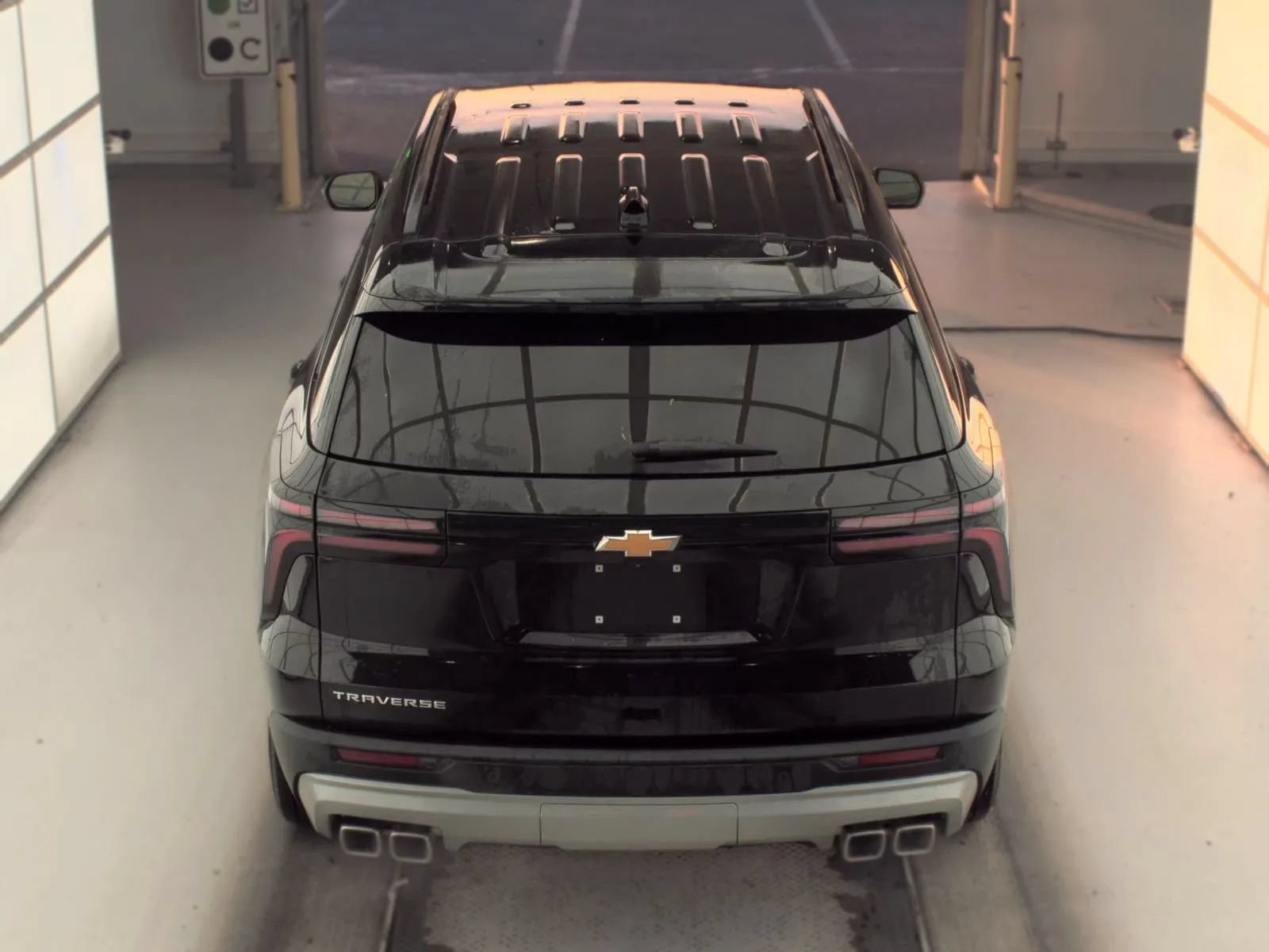 Used 2026 Chevrolet Traverse LT w/ Driver Confidence Package FWD image 6