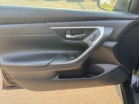 Used 2017 Nissan Altima 2.5 SR w/ Midnight Edition Package image 14