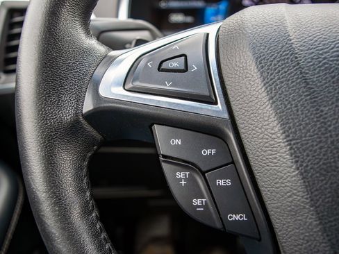 Used 2018 Ford Edge Titanium image 18