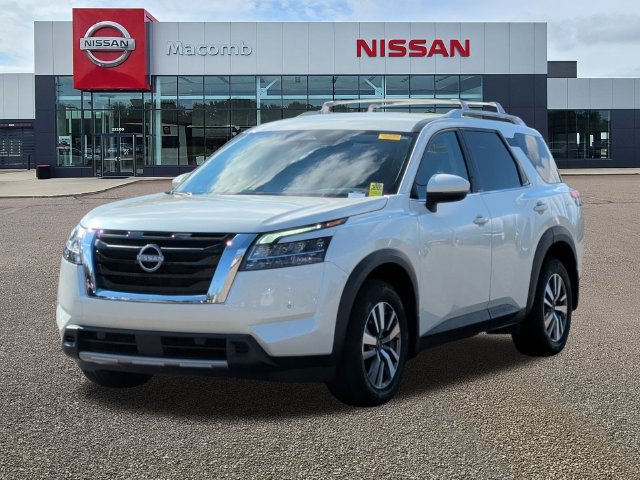 Certified 2024 Nissan Pathfinder SL AWD/4WD image 3