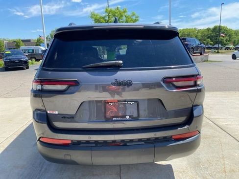 Used 2023 Jeep Grand Cherokee L Laredo AWD/4WD image 4