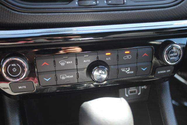 Used 2025 Jeep Compass Latitude w/ Convenience Group AWD/4WD image 7