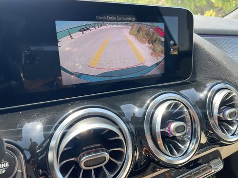 Used 2021 Mercedes-Benz GLA 250 w/ Premium Package image 24