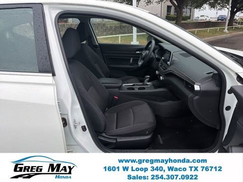 Used 2025 Nissan Altima 2.5 SV FWD image 32