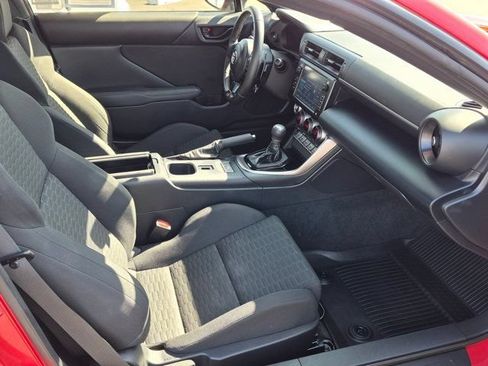 Used 2022 Toyota GR86 w/ ALL Weather Mat Package (TMS) RWD image 4
