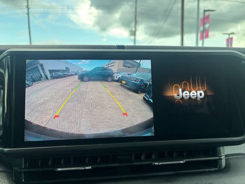 Used 2025 Jeep Wrangler Unlimited Sport AWD/4WD image 22