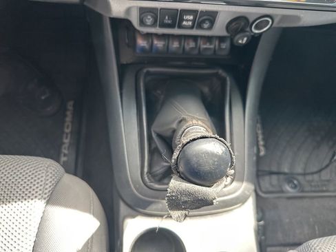 Used 2014 Toyota Tacoma w/ TRD Off-Road Package image 7