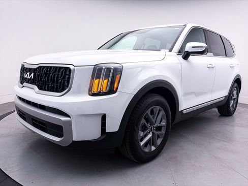 Certified 2025 Kia Telluride LX image 11