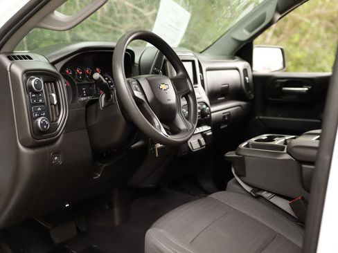 Used 2022 Chevrolet Silverado 1500 Custom AWD/4WD image 9