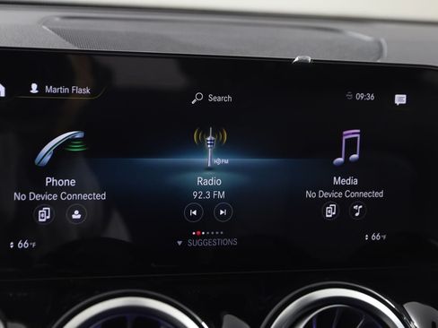 Used 2023 Mercedes-Benz GLB 250 4MATIC image 33