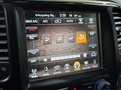 Used 2017 Jeep Grand Cherokee Laredo w/ Quick Order Package 23E image 4