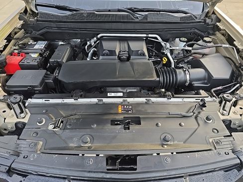 Used 2024 Chevrolet Colorado ZR2 w/ Technology Package image 31