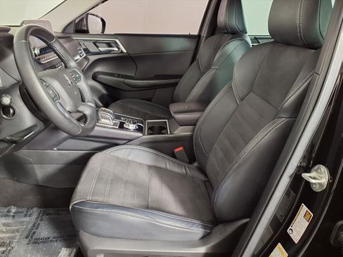 Used 2023 Mitsubishi Outlander SE image 22