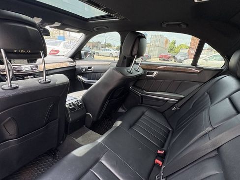 Used 2015 Mercedes-Benz E 400 Sedan w/ Driver Assistance Package image 6