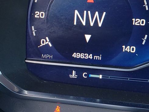 Used 2024 Chevrolet Tahoe Z71 w/ Luxury Package image 18