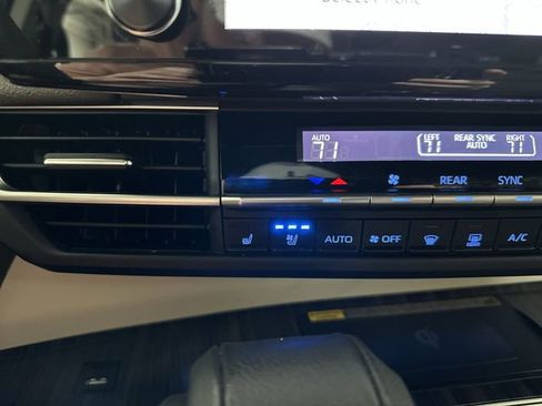 Used 2022 Toyota Sienna Platinum FWD image 33