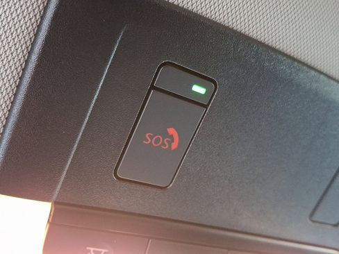 Certified 2025 Nissan Rogue SV image 25