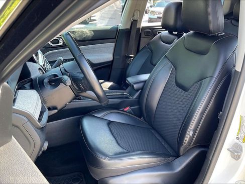 Used 2022 Jeep Compass Latitude w/ Sun and Sound Group FWD image 24