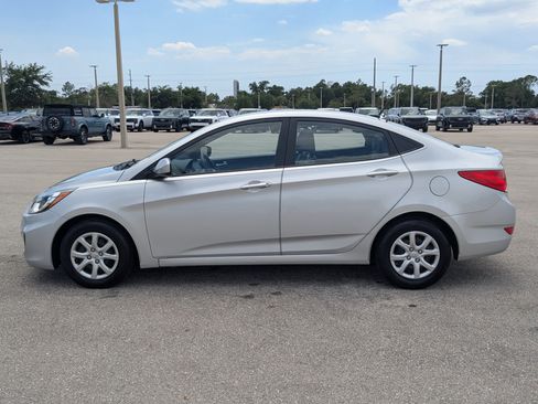 Used 2013 Hyundai Accent GLS FWD image 8