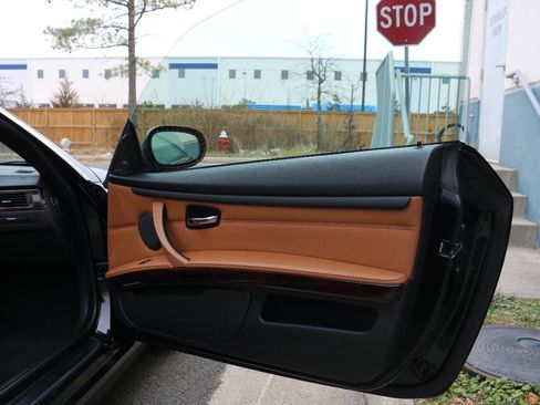 Used 2011 BMW 335i Convertible image 34