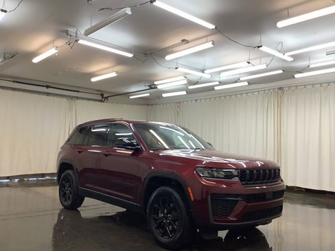 New 2026 Jeep Grand Cherokee Altitude AWD/4WD image 4