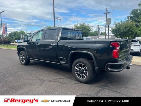 Used 2022 Chevrolet Silverado 2500 High Country w/ Z71 Off-Road Package AWD/4WD image 6