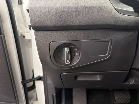 Used 2021 Volkswagen Tiguan SE w/ Panoramic Sunroof Package image 32