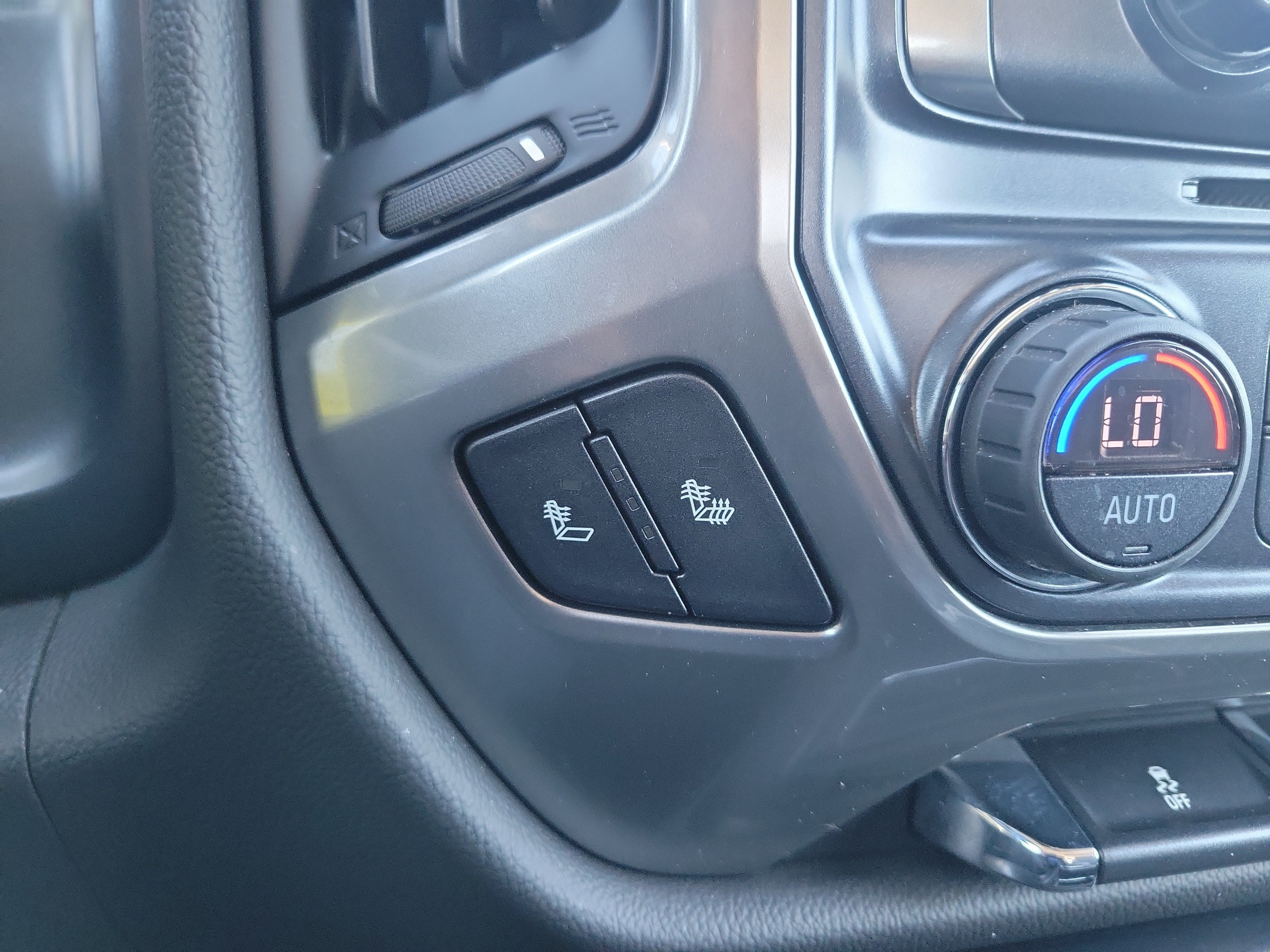 Used 2018 Chevrolet Silverado 1500 LT w/ All Star Edition AWD/4WD image 30