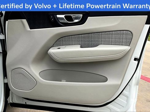 Used 2022 Volvo XC60 B5 Momentum image 24