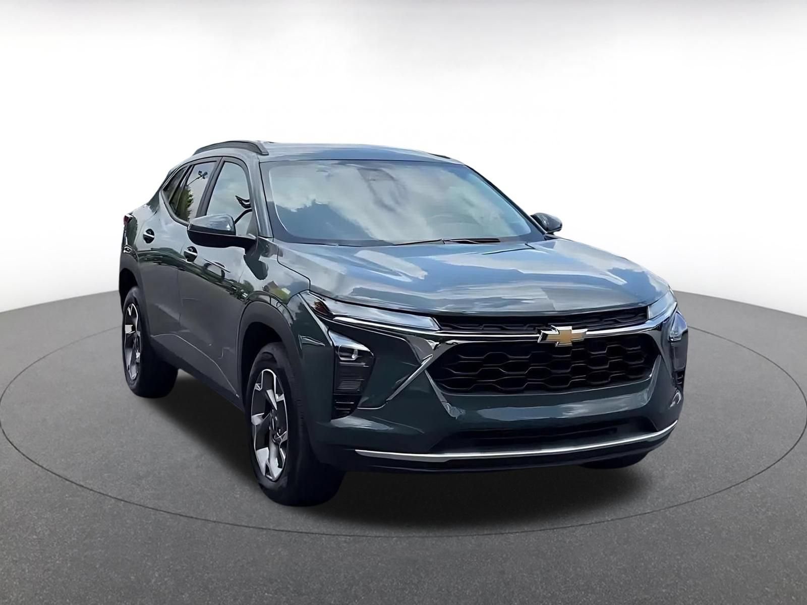 Used 2025 Chevrolet Trax LT w/ LT Convenience Package FWD image 3