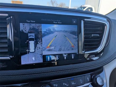 Used 2017 Chrysler Pacifica Limited w/ UConnect Theater Package image 22