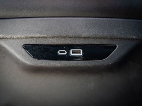 Used 2024 Chrysler Pacifica Touring-L image 30