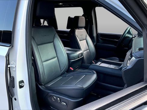 Used 2024 GMC Yukon XL Denali w/ Advanced Technology Package AWD/4WD image 9
