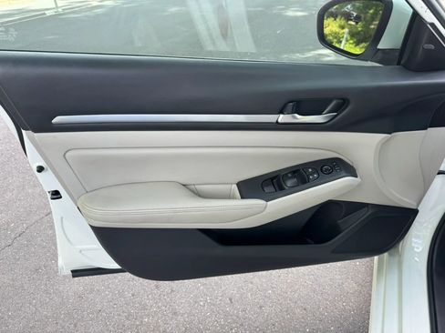 Used 2022 Nissan Altima 2.5 SV FWD image 16